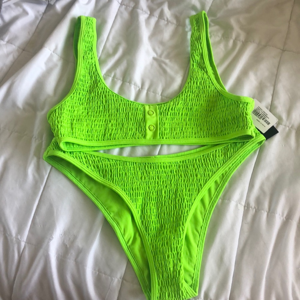 Kendall & Kylie bikini
